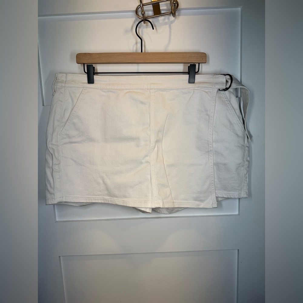 Torrid Mid Rise Denim Skort Size 16